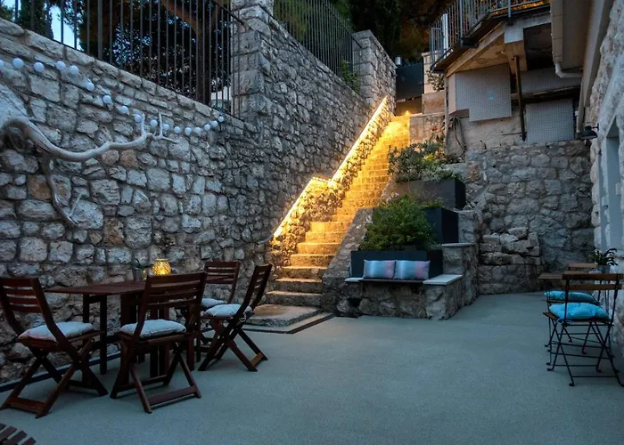 Piccola Apartments - 50M From Beach